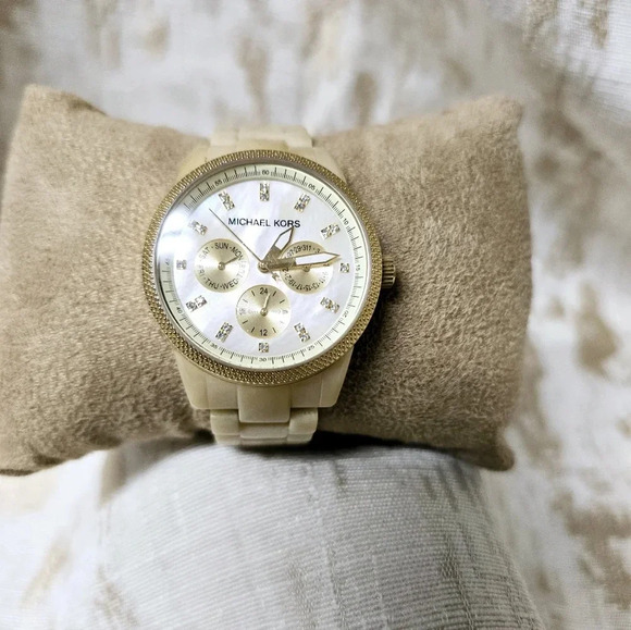 Michael Kors Mother Of Pearl Gold Tone Stainless Steel Horn Resin Jet Set MK5039 - Picture 2 of 13